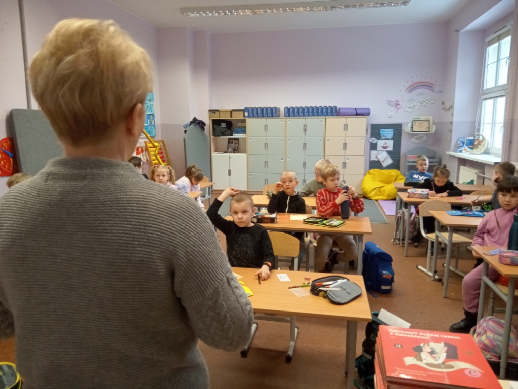 Biblioteka 2025 - Pasowanie pierwszoklasist�w na czytelnik�w
