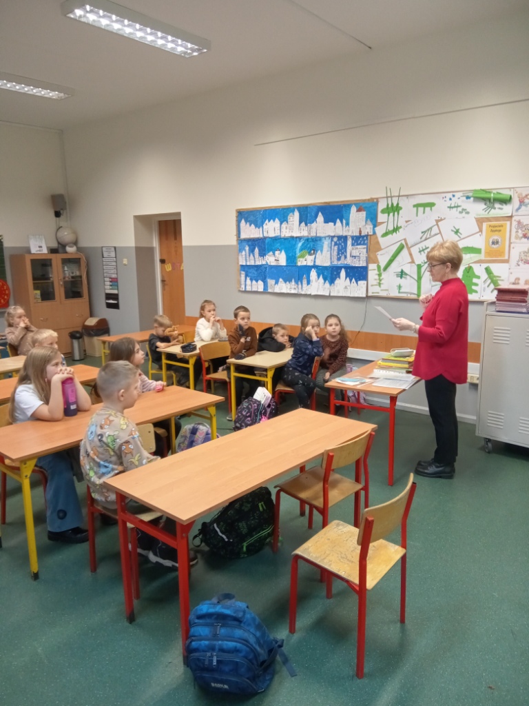 Biblioteka 2025 - Pasowanie pierwszoklasist�w na czytelnik�w