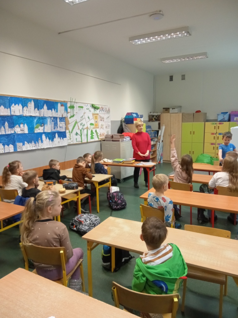 Biblioteka 2025 - Pasowanie pierwszoklasist�w na czytelnik�w