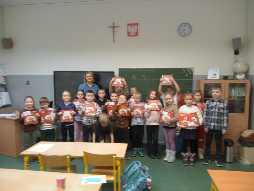 Biblioteka 2025 - Pasowanie pierwszoklasist�w na czytelnik�w