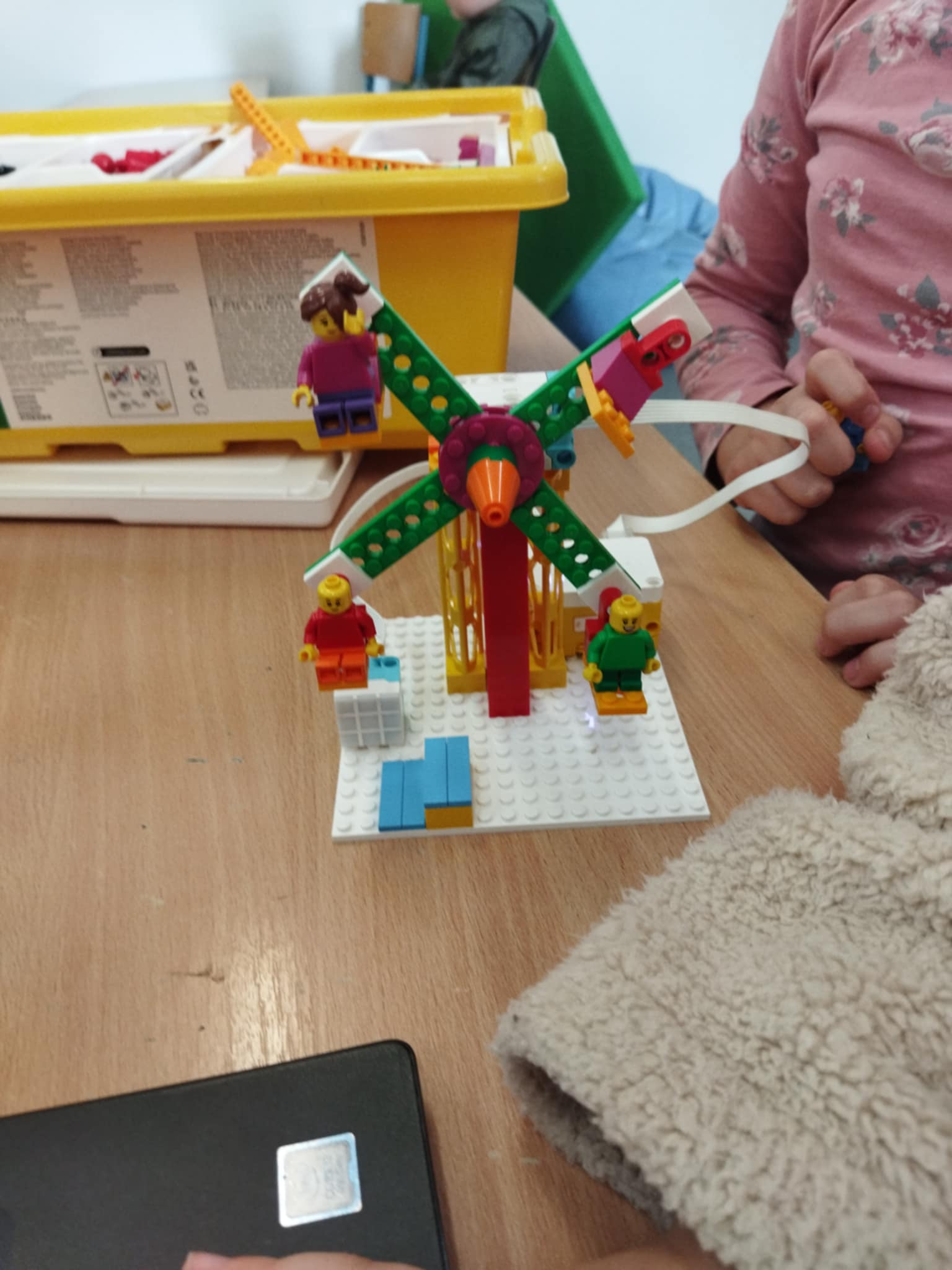 Zaj�cia z edukacji informatycznej z klockami LEGO 3b