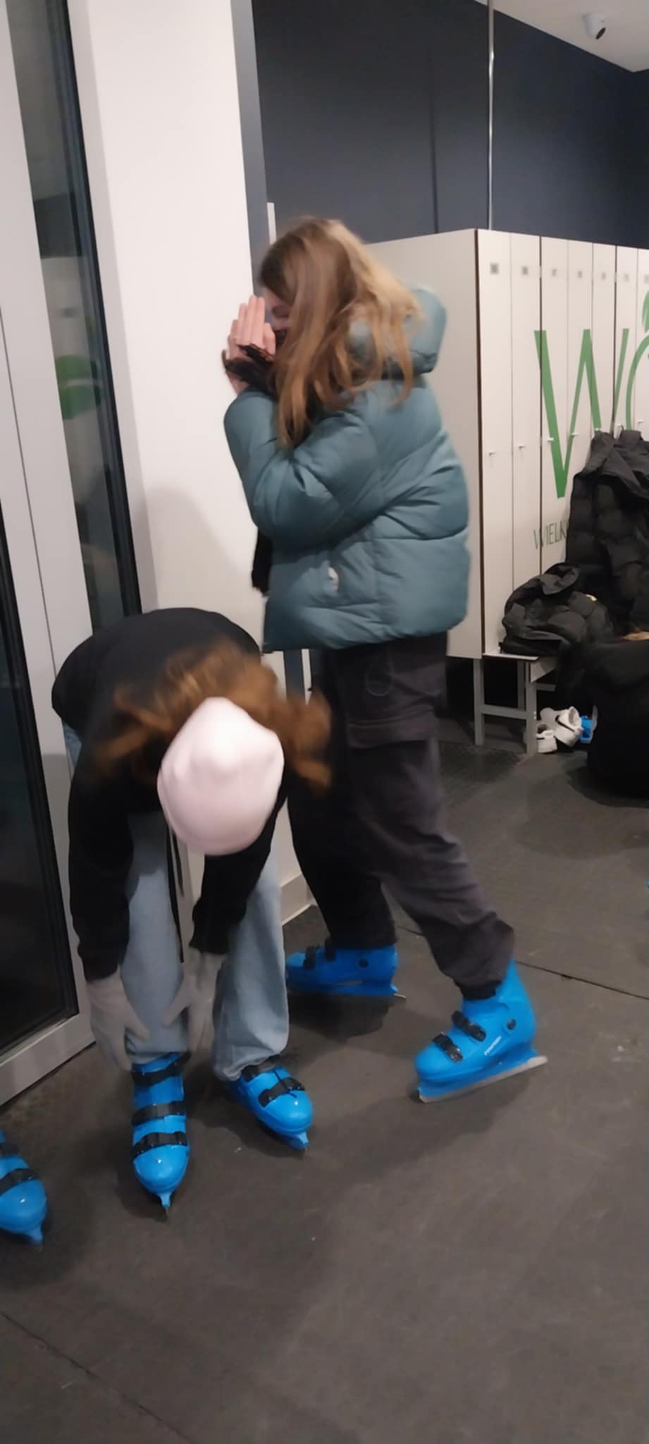 Integracja klasy VIIb na lodowisku