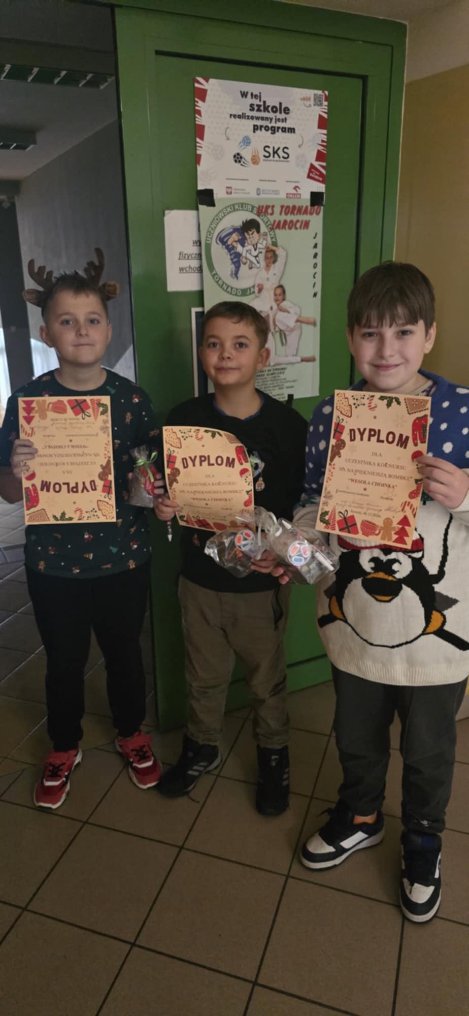 Szkolny konkurs Weso�a Choinka 2024