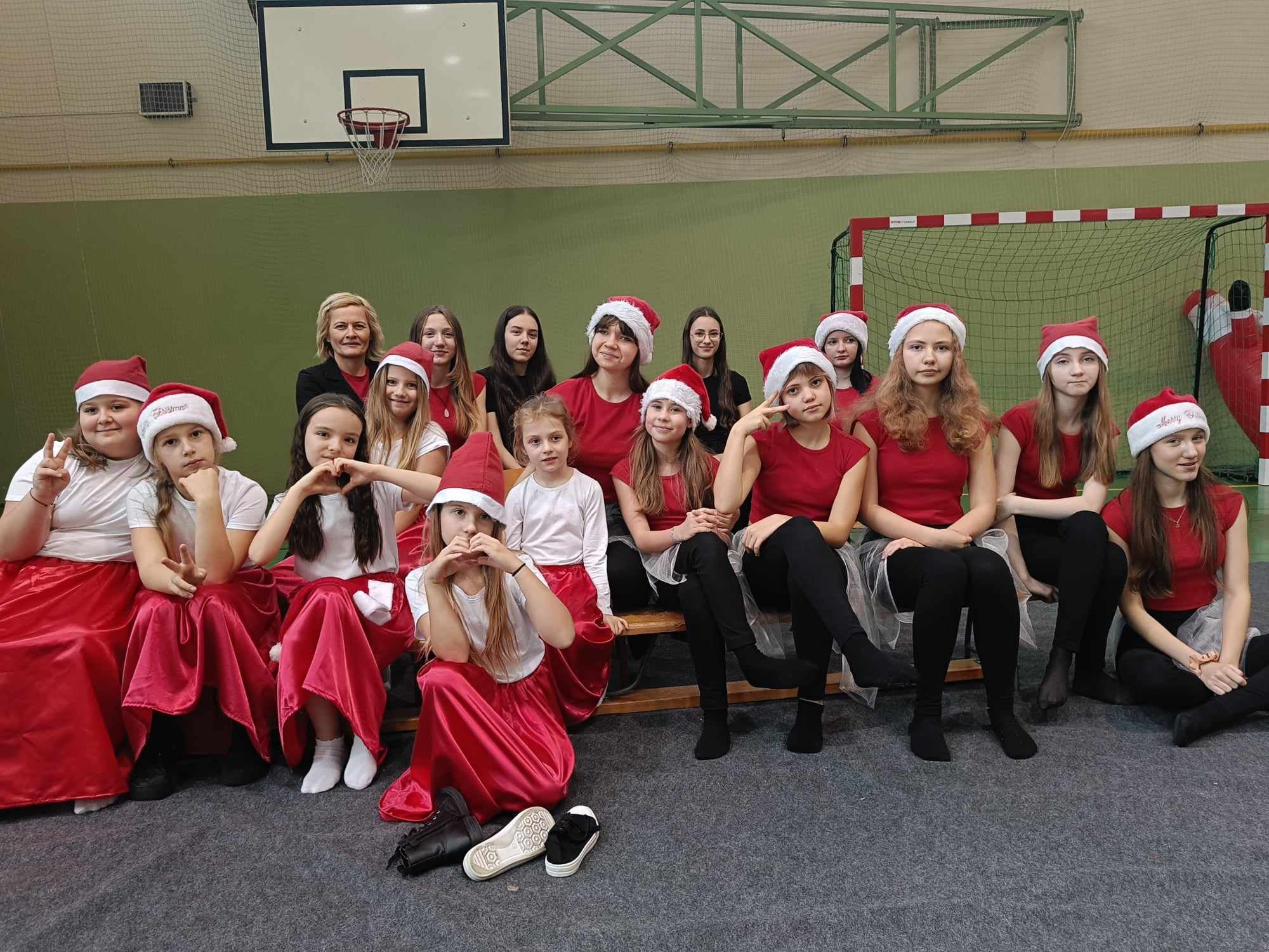 Miko�ajkowy X Powiatowy i XVIII Gminny Przegl�d Zespo��w Tanecznych Cielcza 2024
