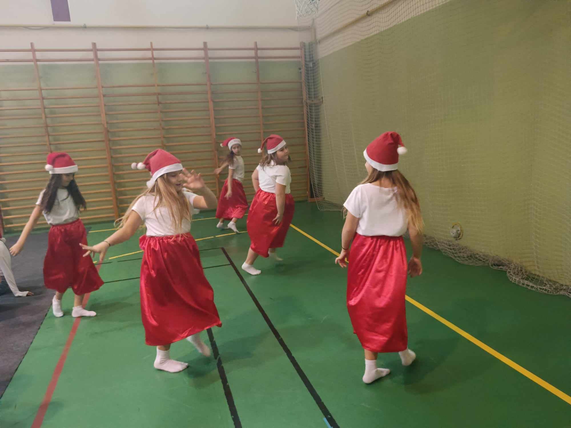 Miko�ajkowy X Powiatowy i XVIII Gminny Przegl�d Zespo��w Tanecznych Cielcza 2024
