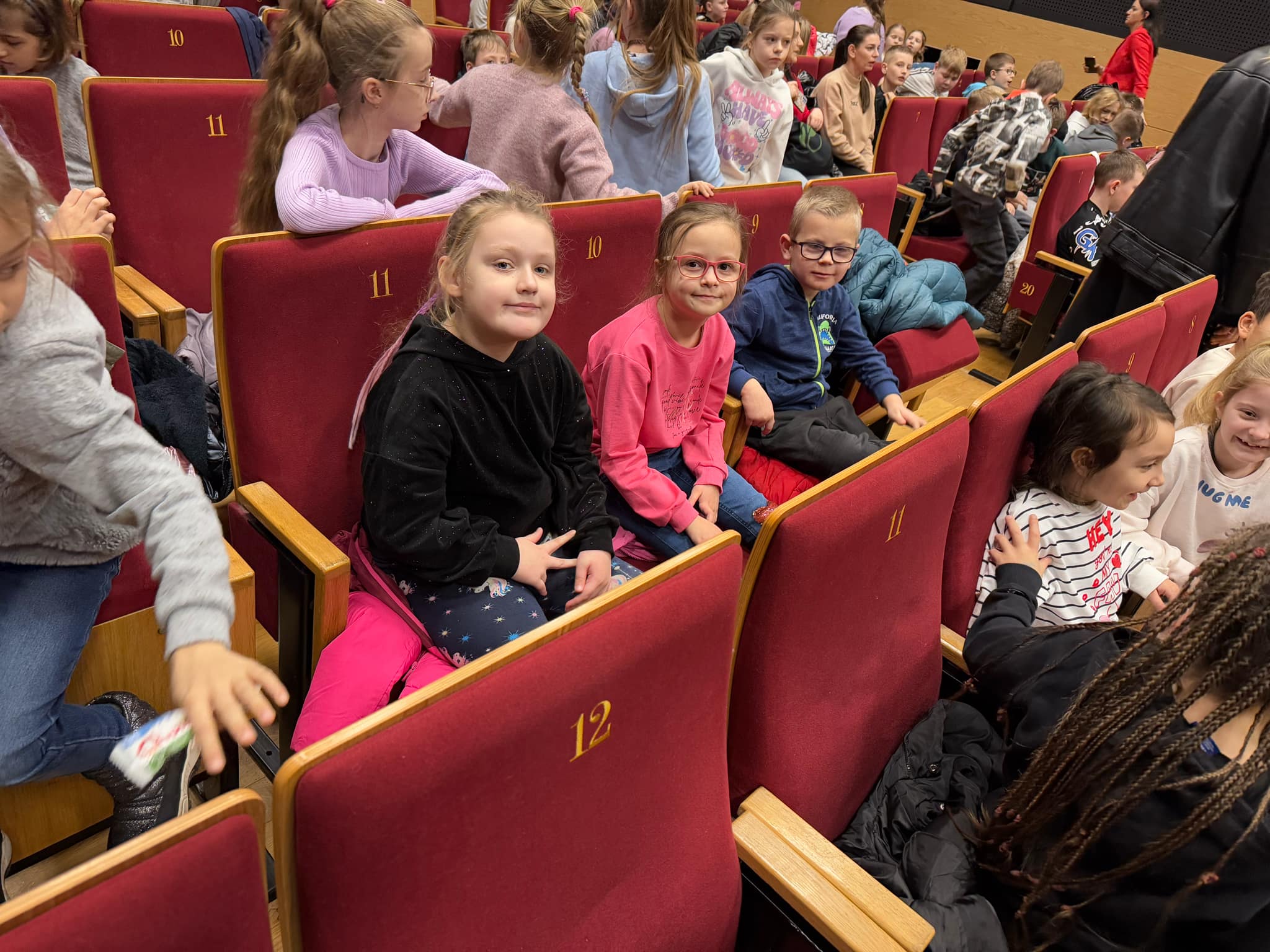 Spektakle teatralne w klasach I - III JOK stycze�, luty 2025
