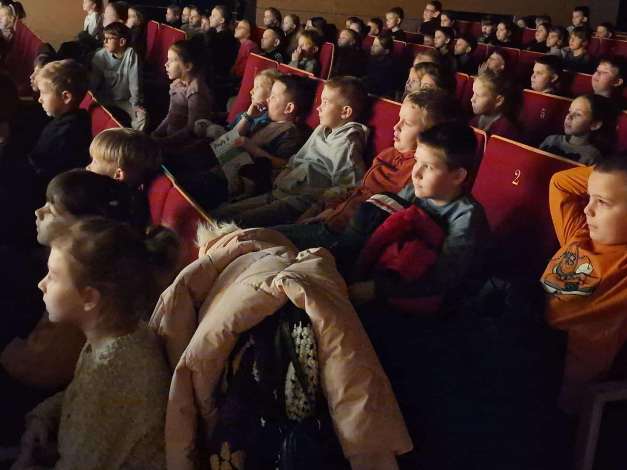 Spektakle teatralne w klasach I - III JOK stycze�, luty 2025