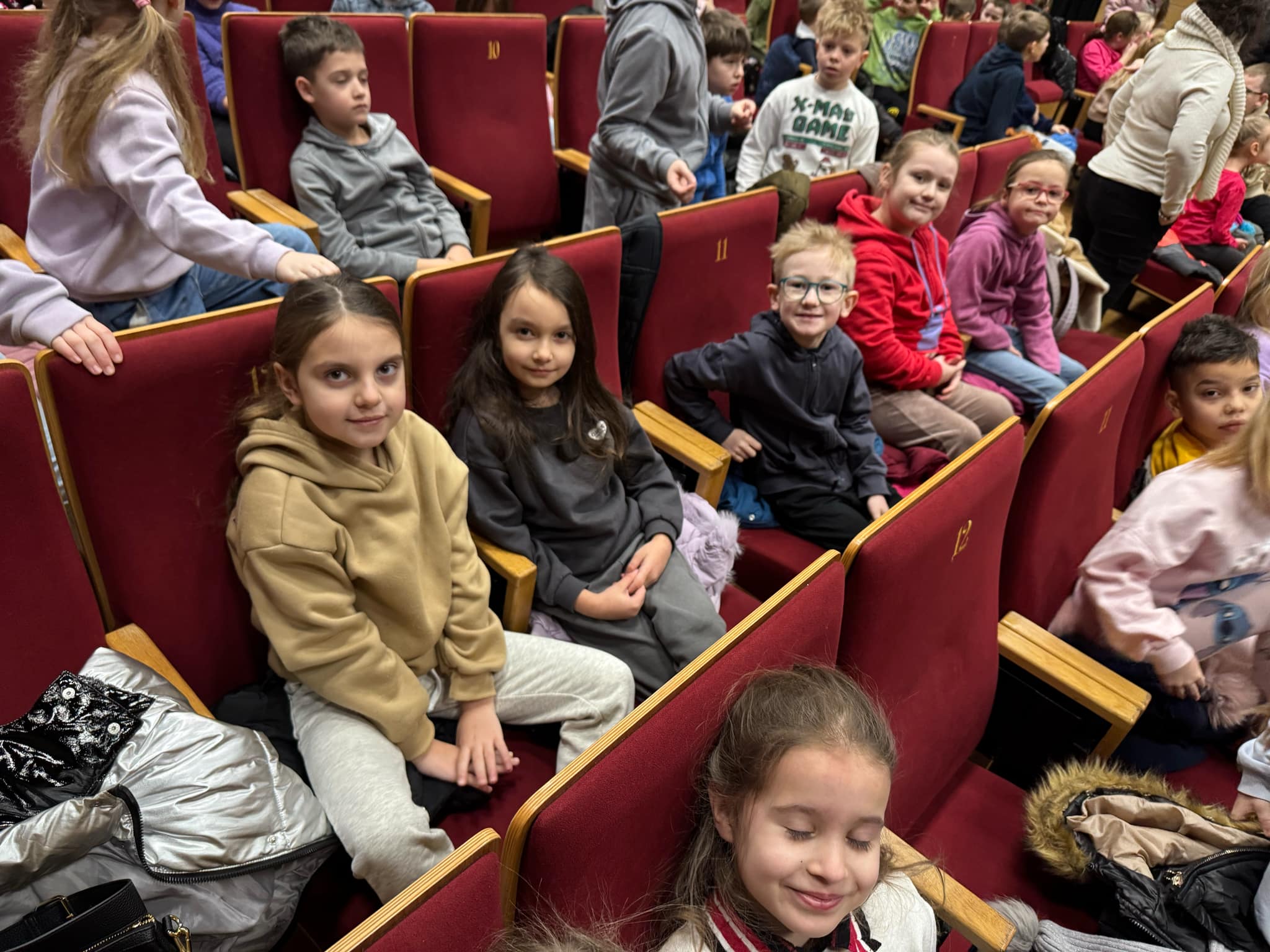 Spektakle teatralne w klasach I - III JOK stycze�, luty 2025