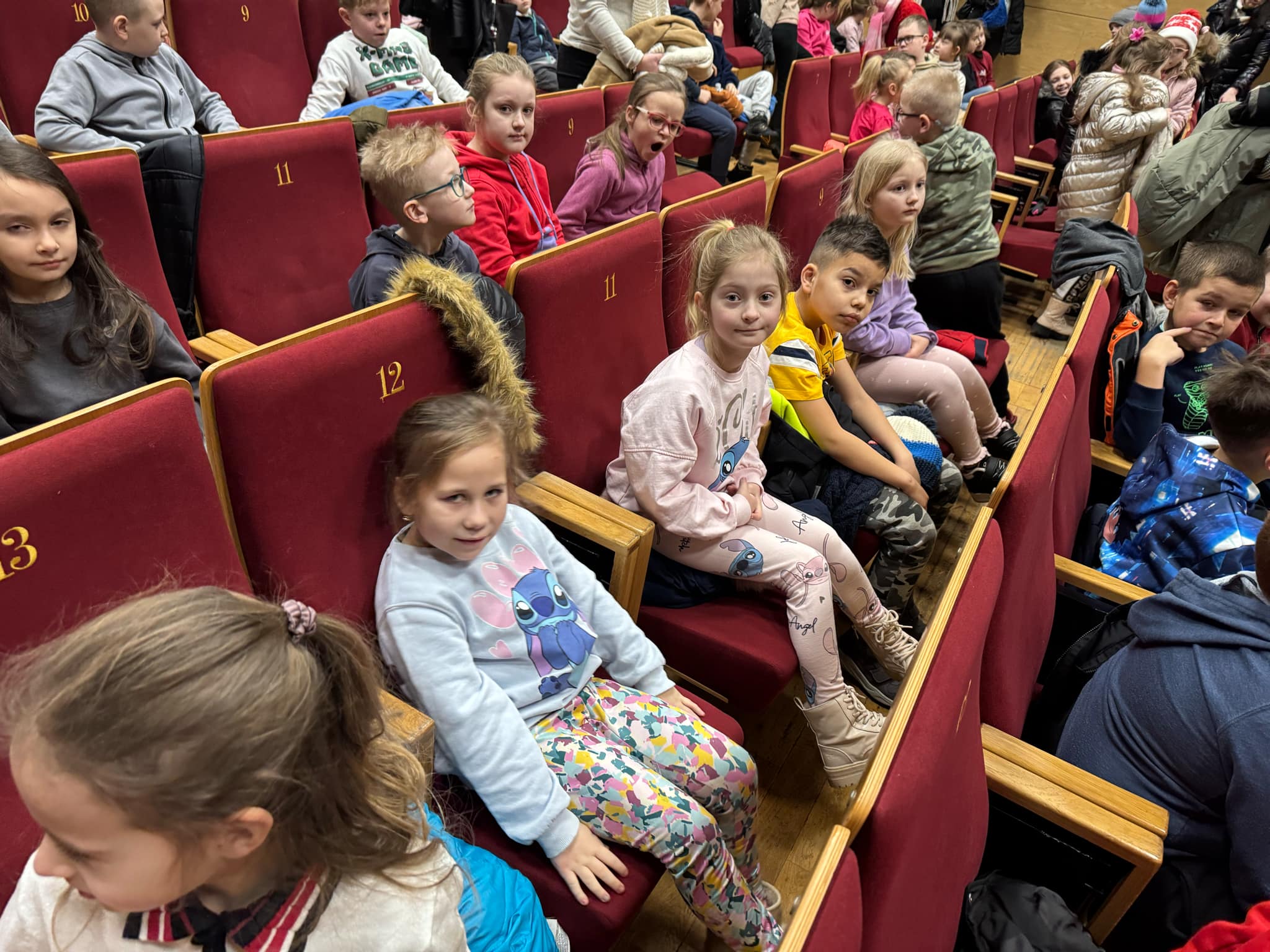 Spektakle teatralne w klasach I - III JOK stycze�, luty 2025