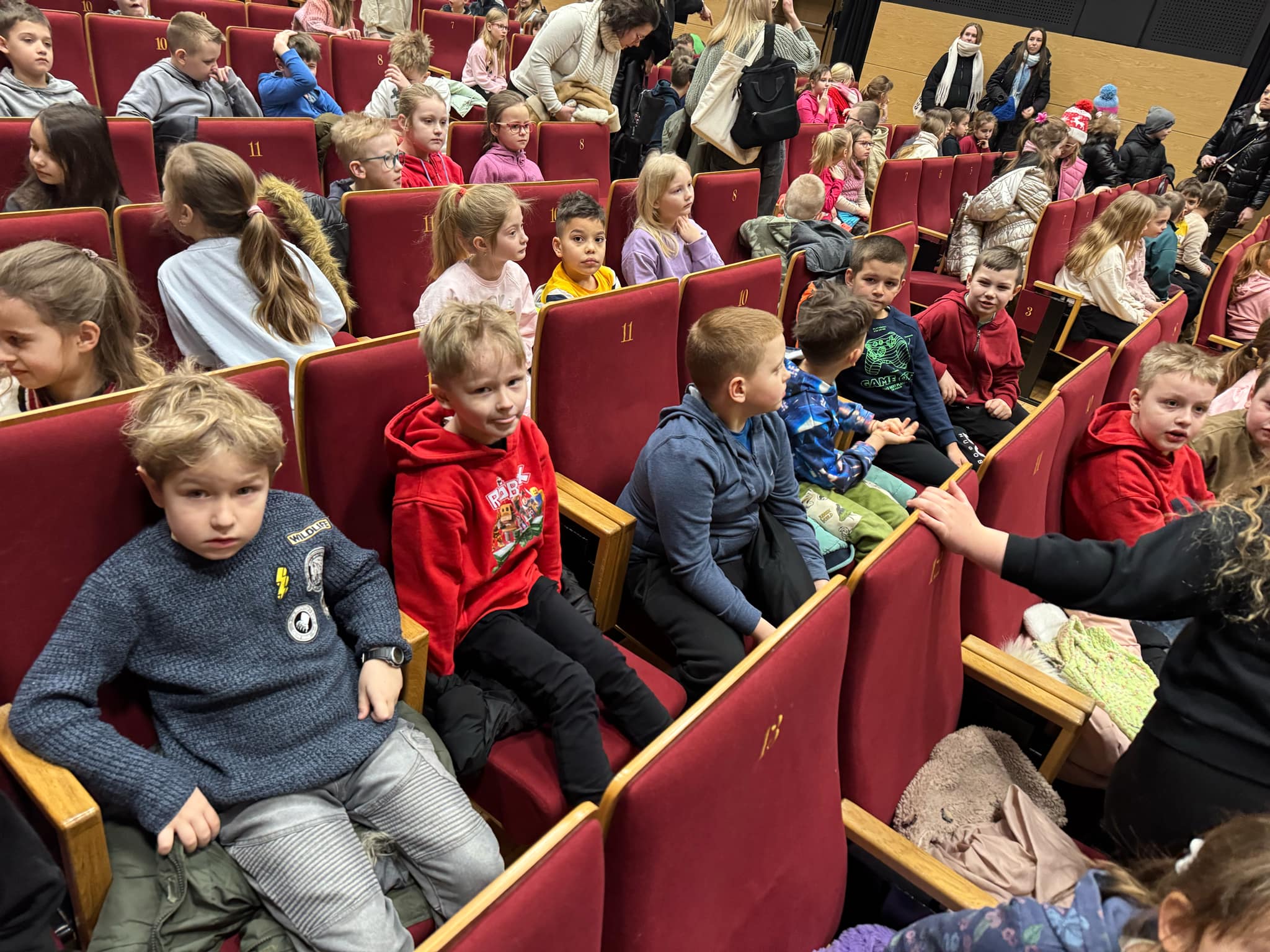 Spektakle teatralne w klasach I - III JOK stycze�, luty 2025