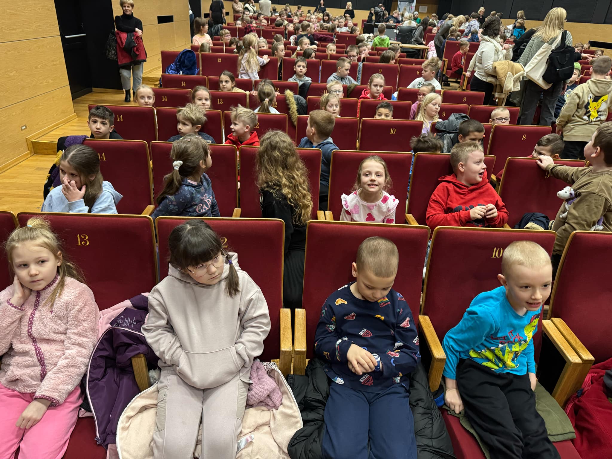 Spektakle teatralne w klasach I - III JOK stycze�, luty 2025