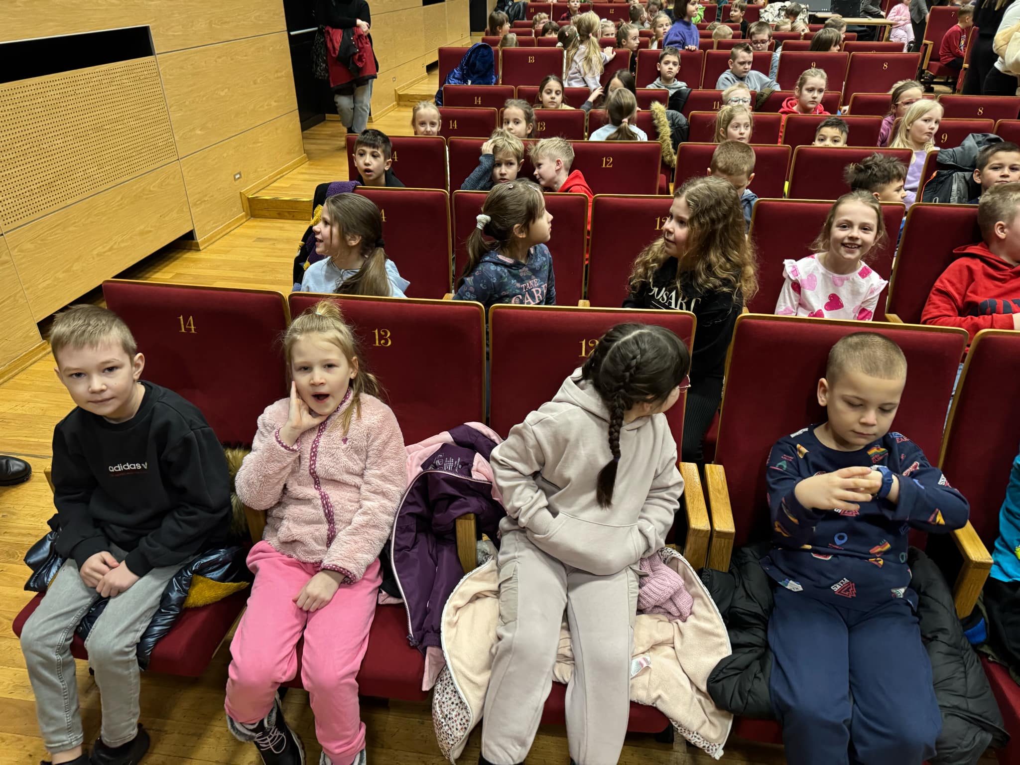 Spektakle teatralne w klasach I - III JOK stycze�, luty 2025