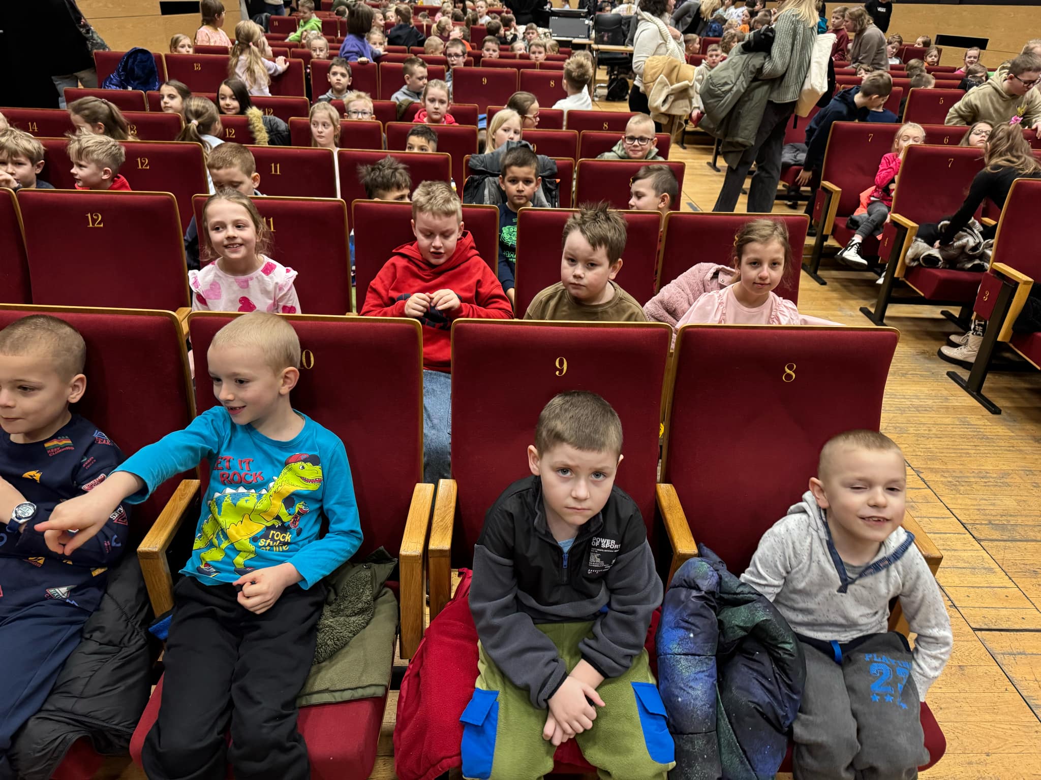 Spektakle teatralne w klasach I - III JOK stycze�, luty 2025