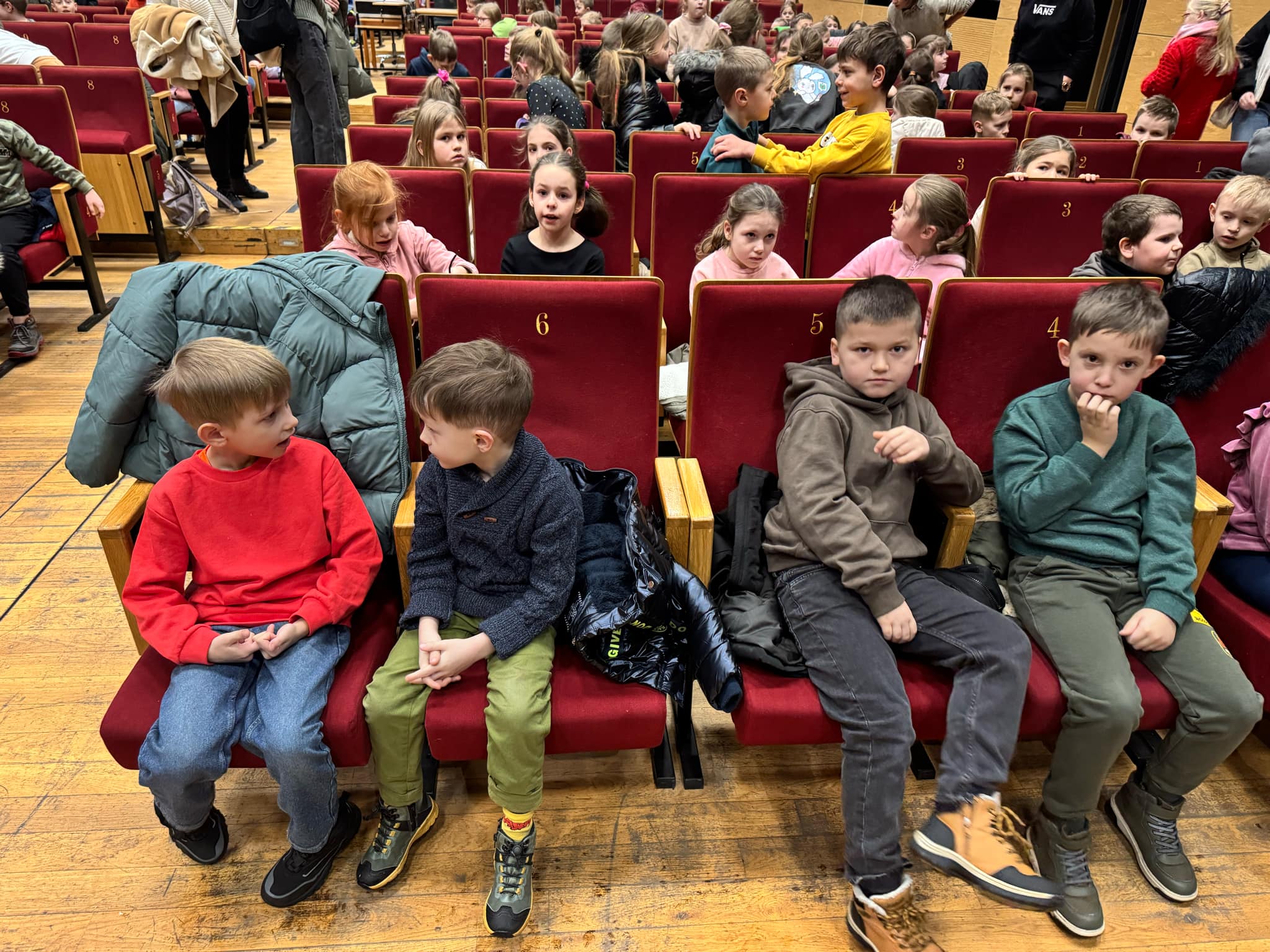 Spektakle teatralne w klasach I - III JOK stycze�, luty 2025