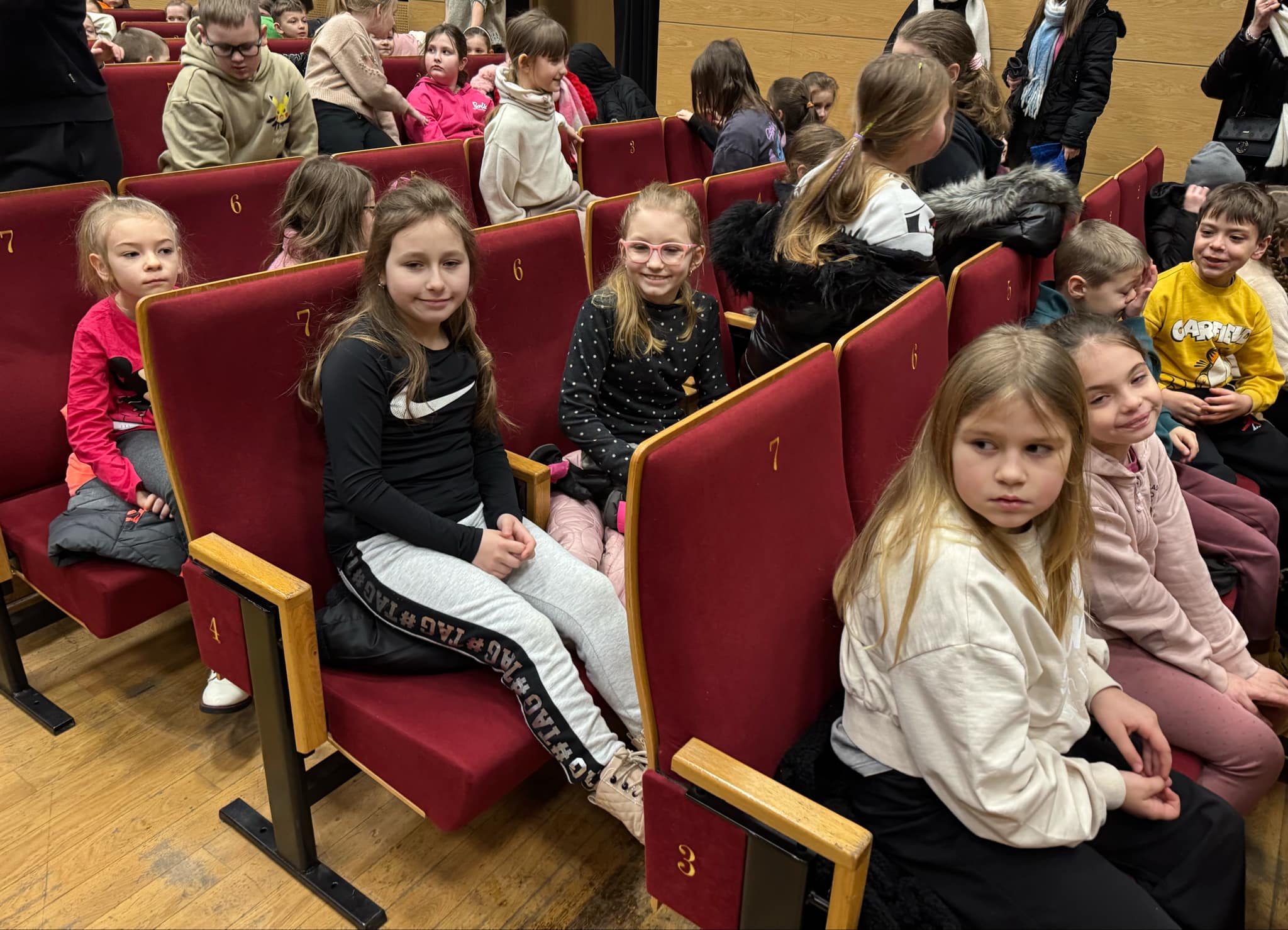 Spektakle teatralne w klasach I - III JOK stycze�, luty 2025