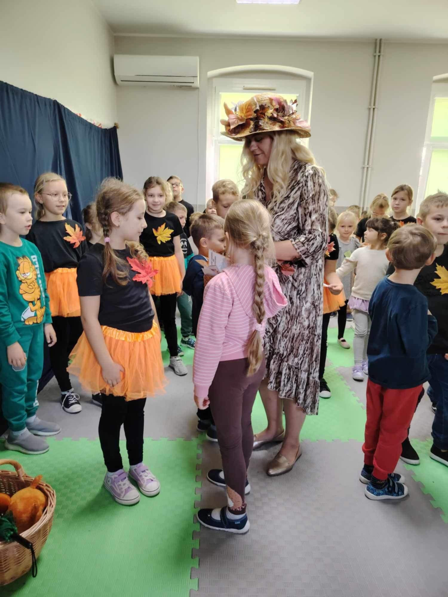 Jesienne spotkanie Przysz�a Jesie� do Przedszkola