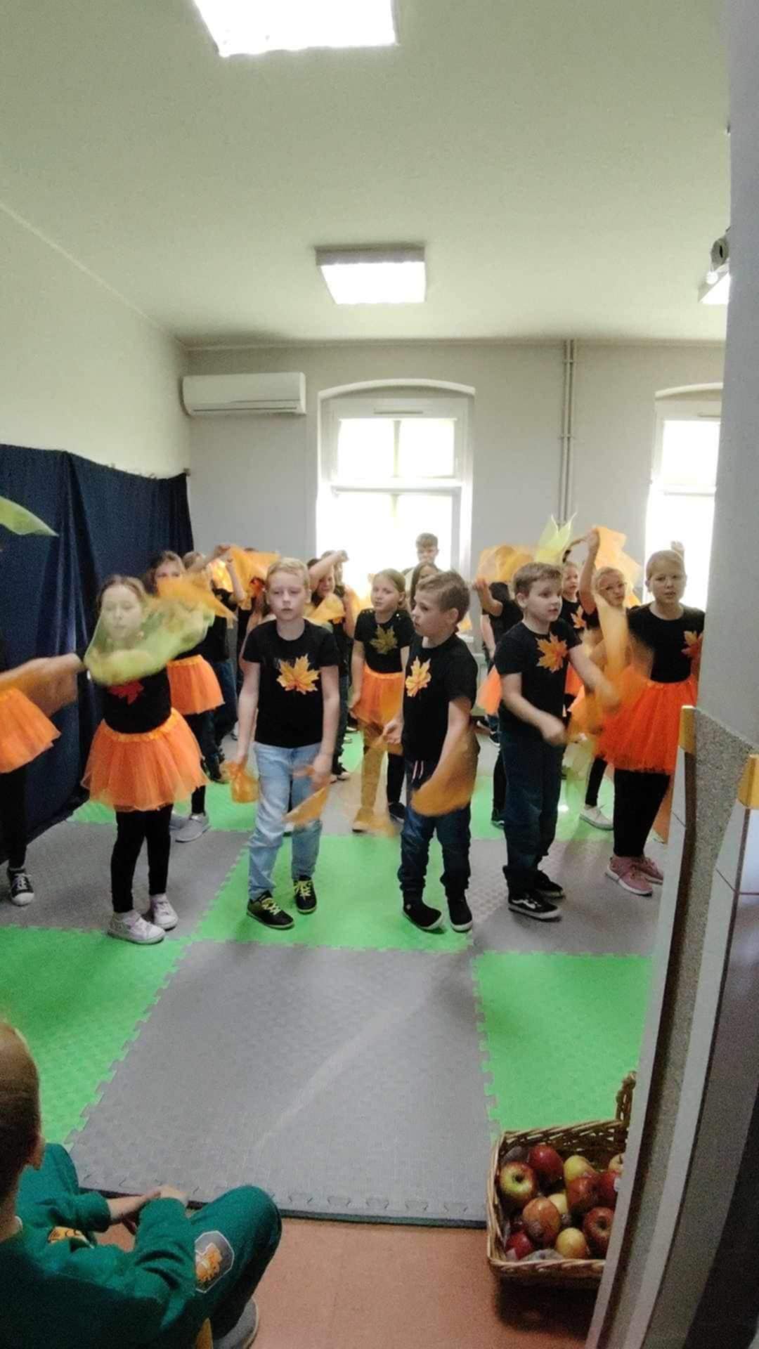 Jesienne spotkanie Przysz�a Jesie� do Przedszkola