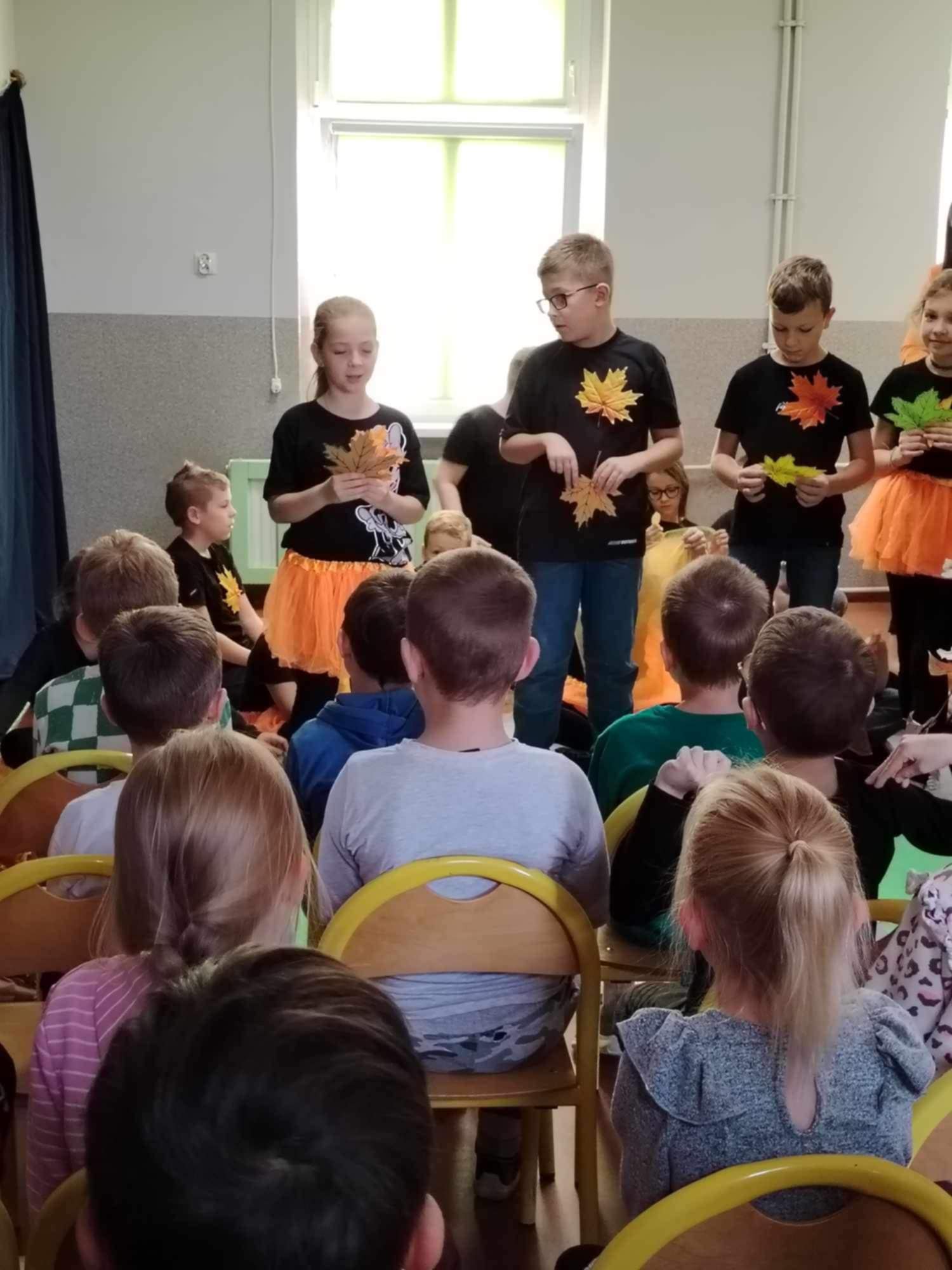 Jesienne spotkanie Przysz�a Jesie� do Przedszkola