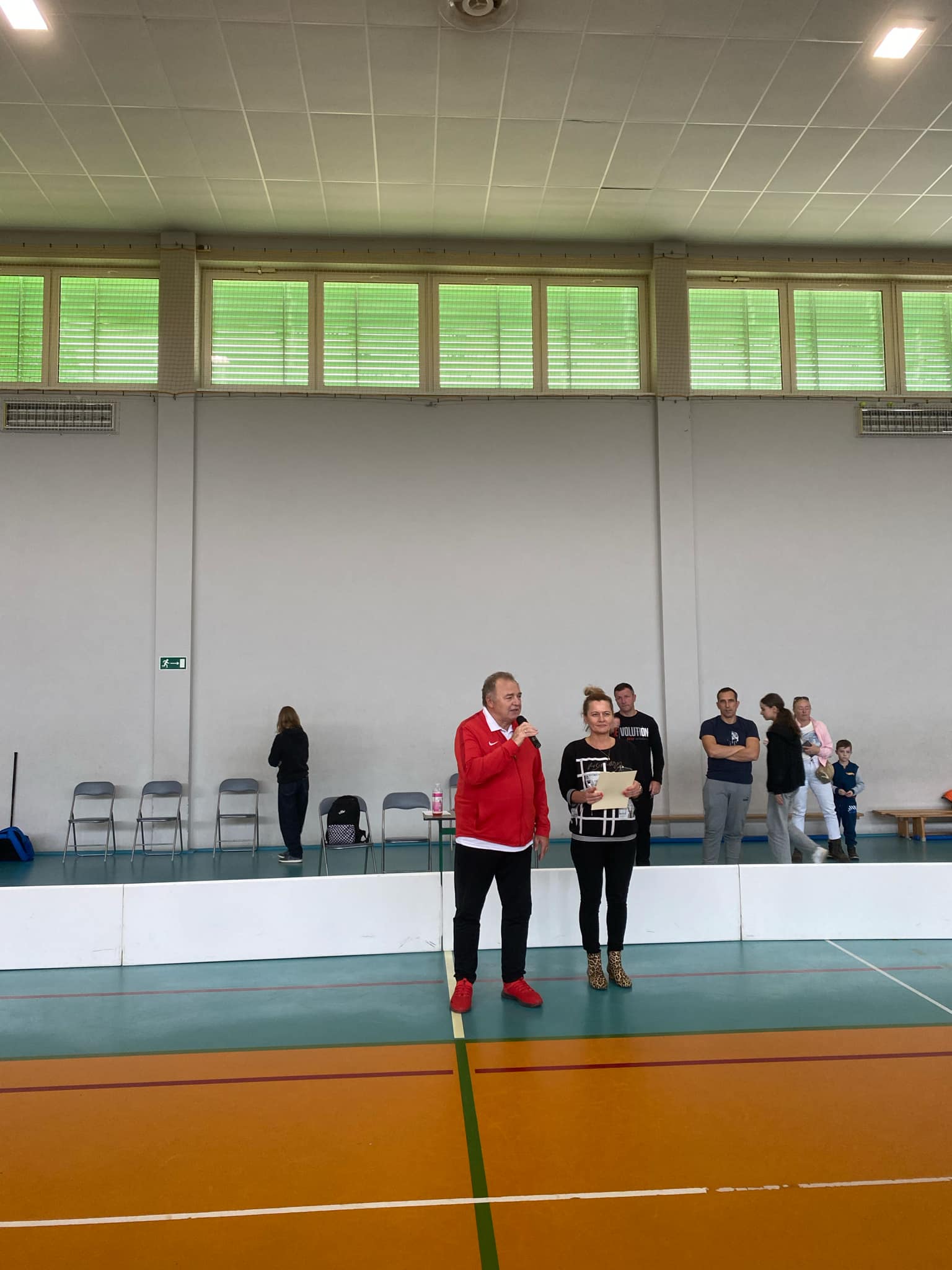 Zawody o Mistrzostwo Powiatu Jaroci�skiego w unihokeja ch�opcy kategoria 4-6.tka