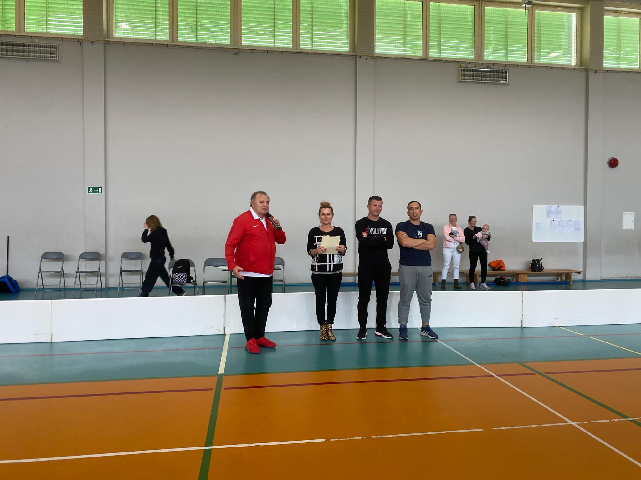 Zawody o Mistrzostwo Powiatu Jaroci�skiego w unihokeja ch�opcy kategoria 4-6.tka