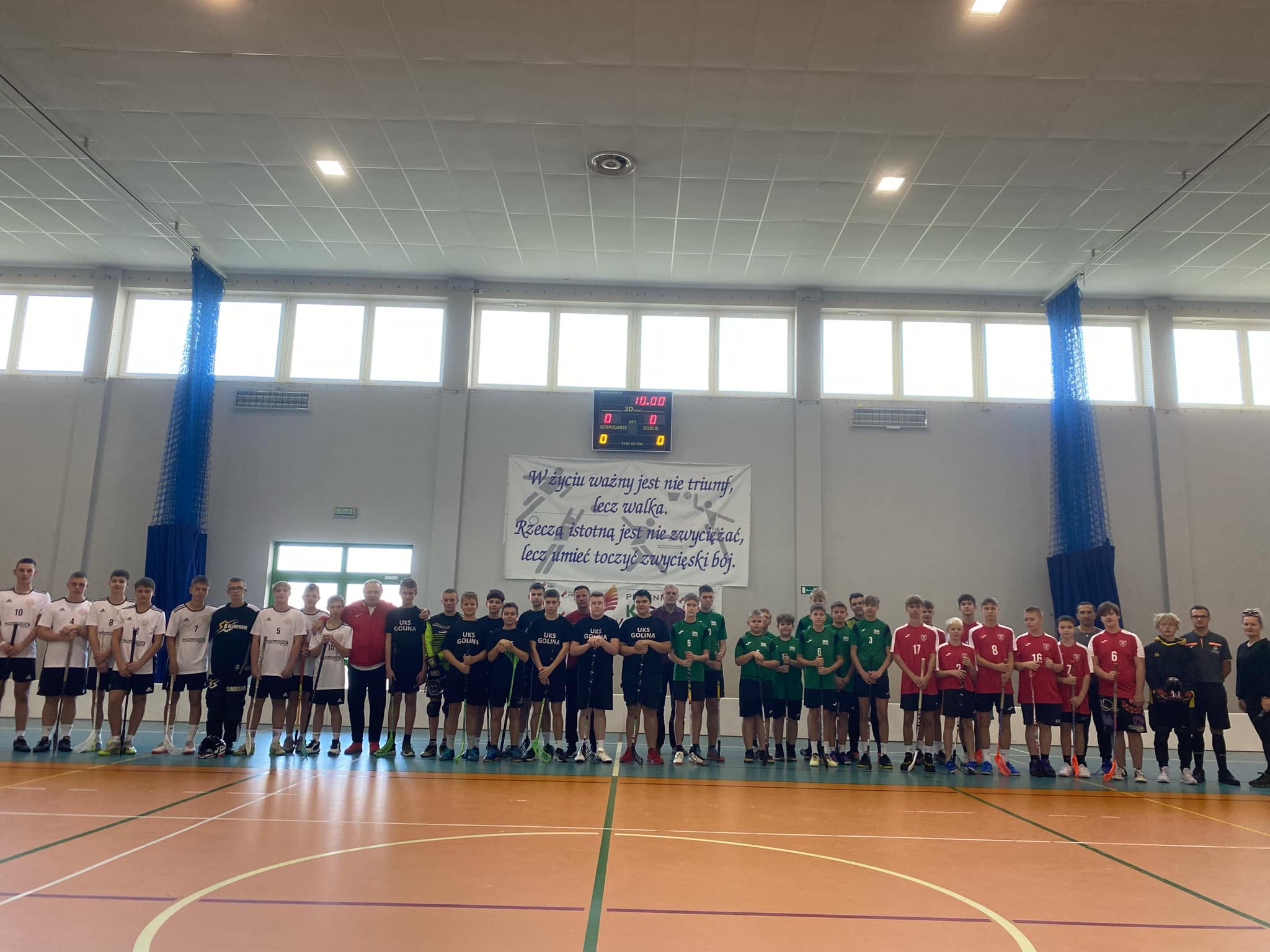 Zawody o Mistrzostwo Powiatu Jaroci�skiego w unihokeja ch�opcy kategoria 7-8