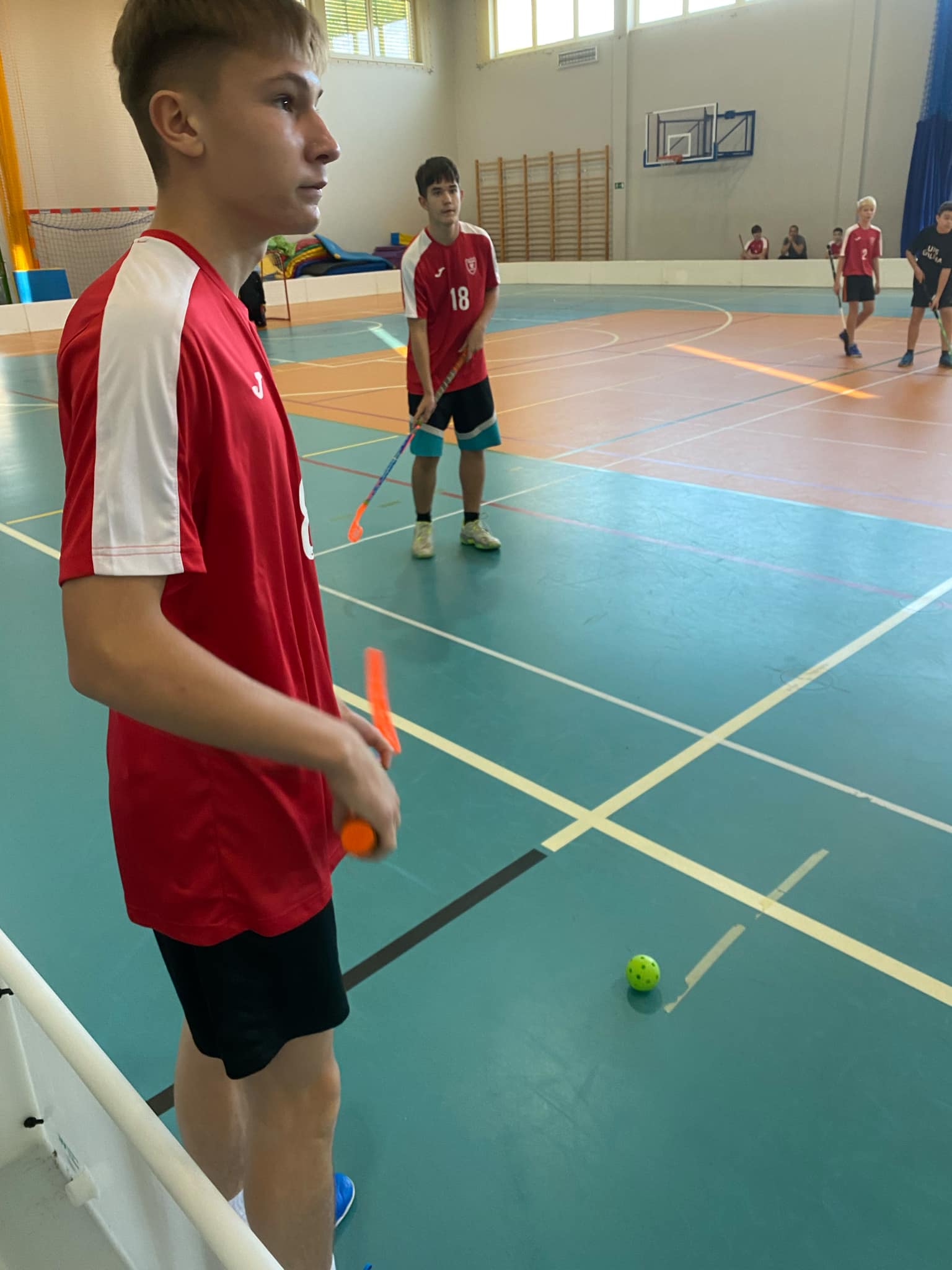 Zawody o Mistrzostwo Powiatu Jaroci�skiego w unihokeja ch�opcy kategoria 7-8