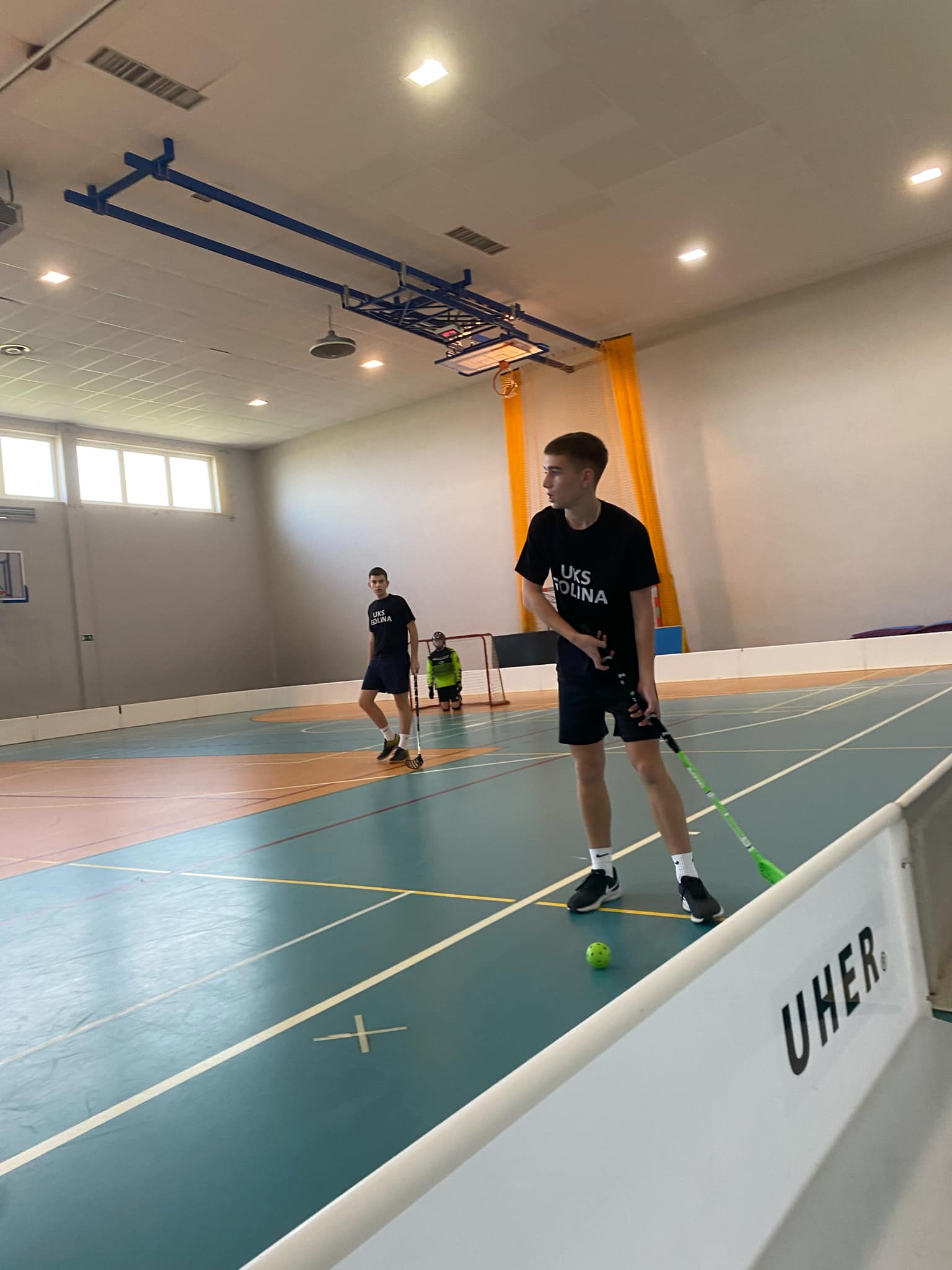 Zawody o Mistrzostwo Powiatu Jaroci�skiego w unihokeja ch�opcy kategoria 7-8