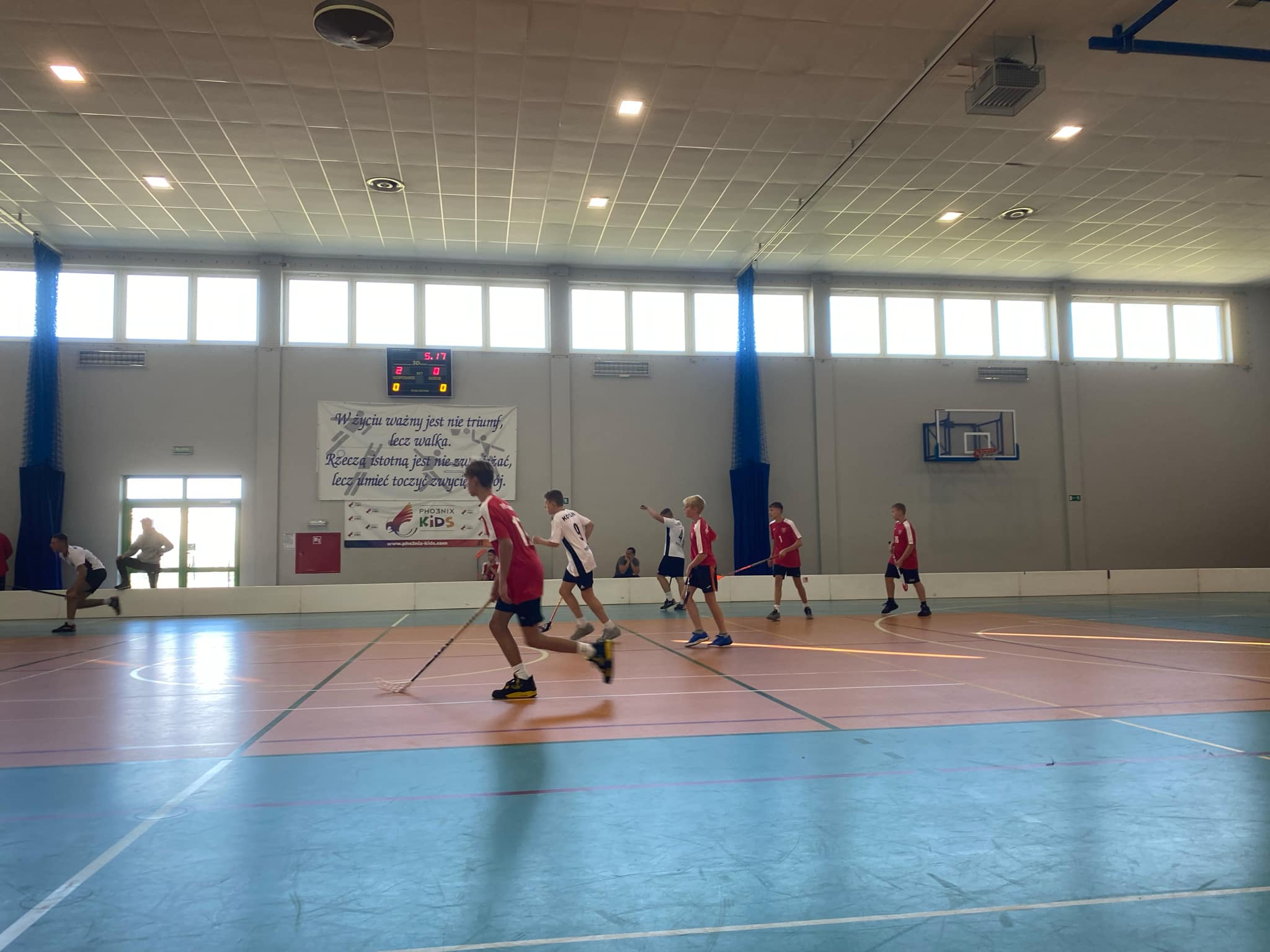 Zawody o Mistrzostwo Powiatu Jaroci�skiego w unihokeja ch�opcy kategoria 7-8