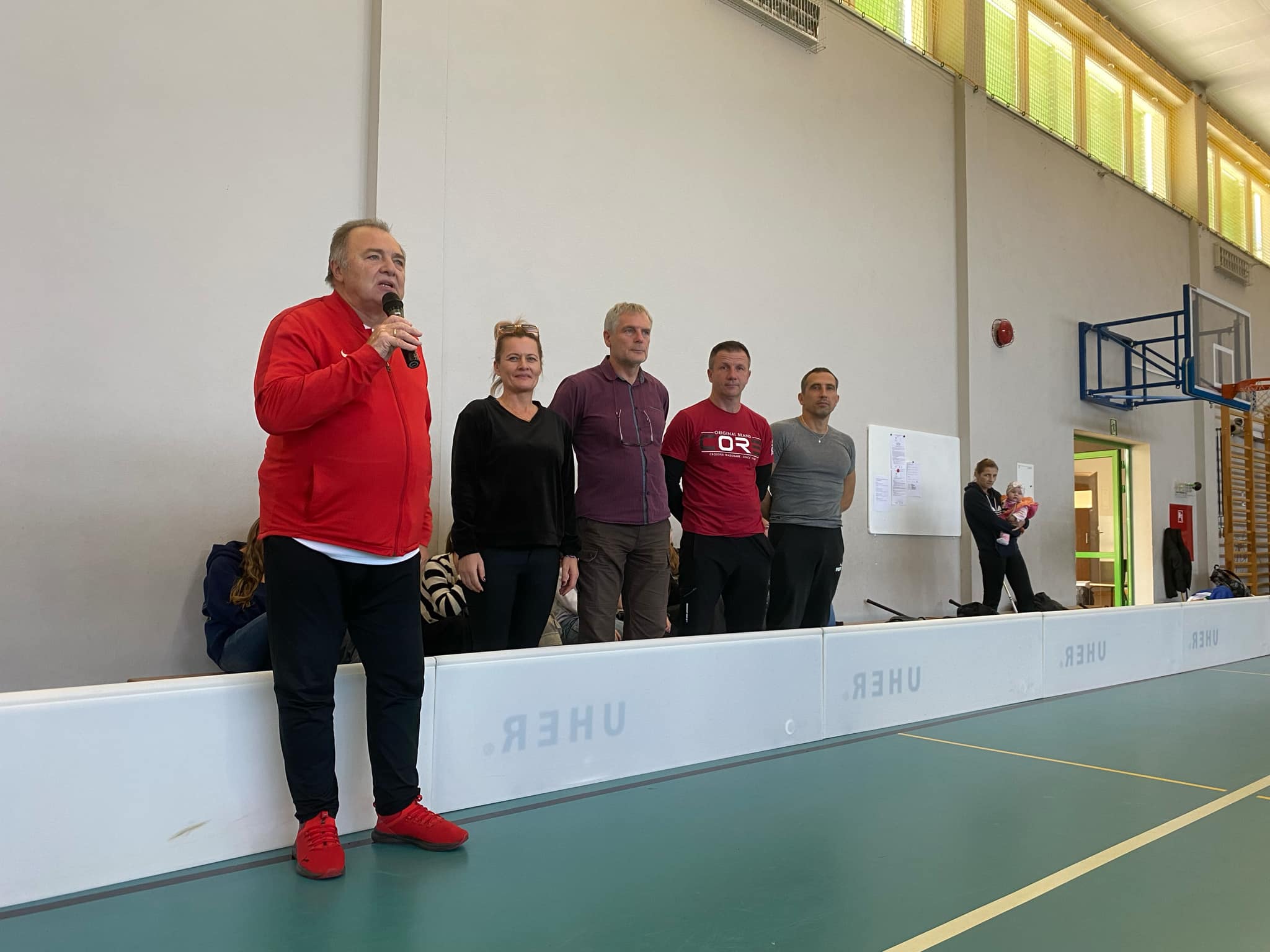 Zawody o Mistrzostwo Powiatu Jaroci�skiego w unihokeja ch�opcy kategoria 7-8