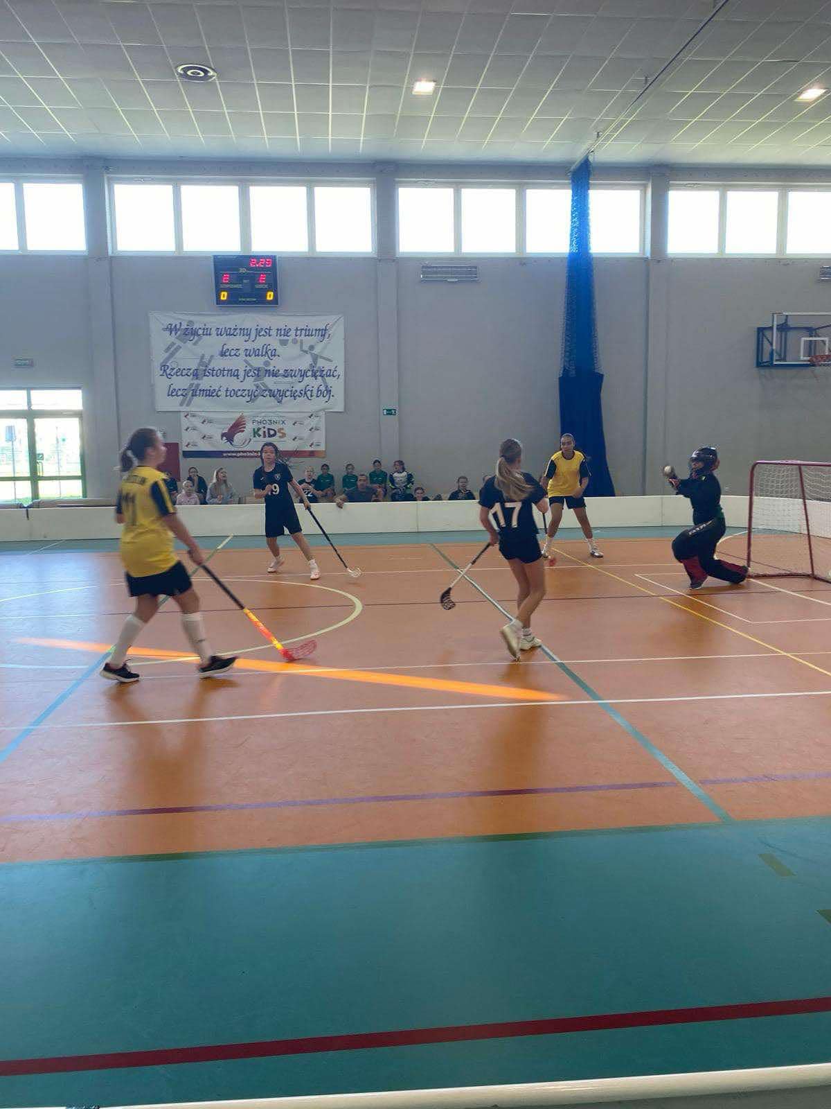 Mistrzostwa Powiatu Jaroci�skiego 2024 w unihokeja dziewcz�t kl 4-6