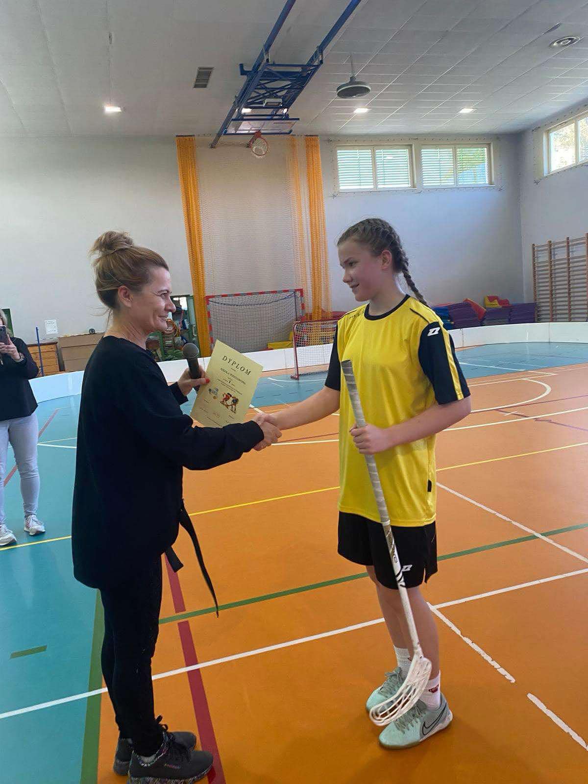 Mistrzostwa Powiatu Jaroci�skiego 2024 w unihokeja dziewcz�t kl 4-6