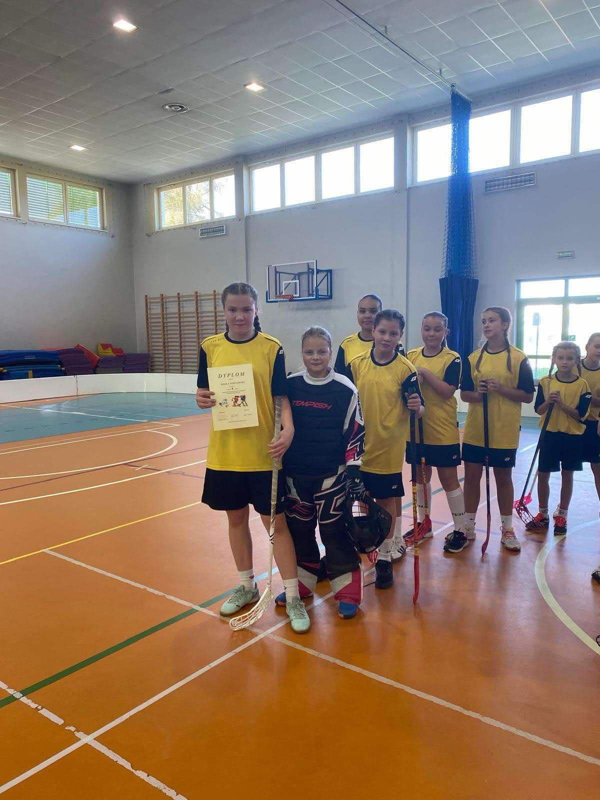 Mistrzostwa Powiatu Jaroci�skiego 2024 w unihokeja dziewcz�t kl 4-6