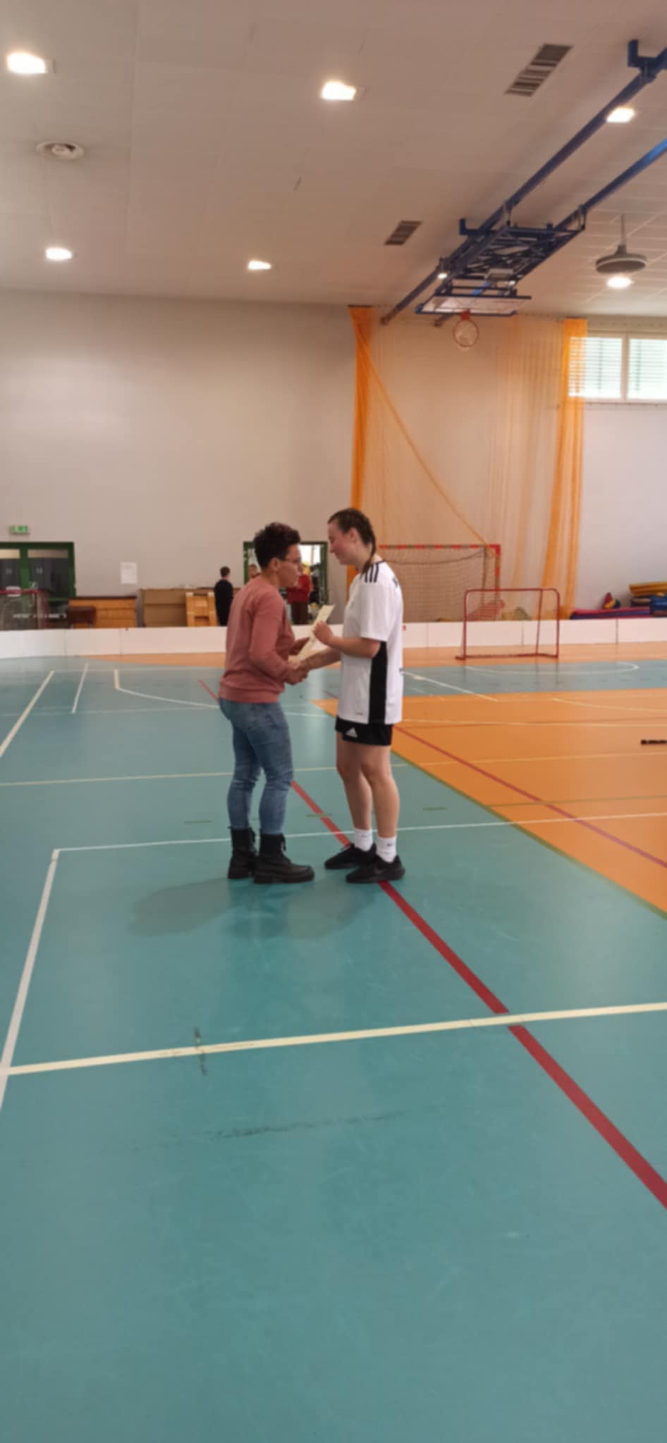 Zawody o Mistrzostwo Powiatu Jaroci�skiego w unihokeja dziewczyny kategoria 7-8