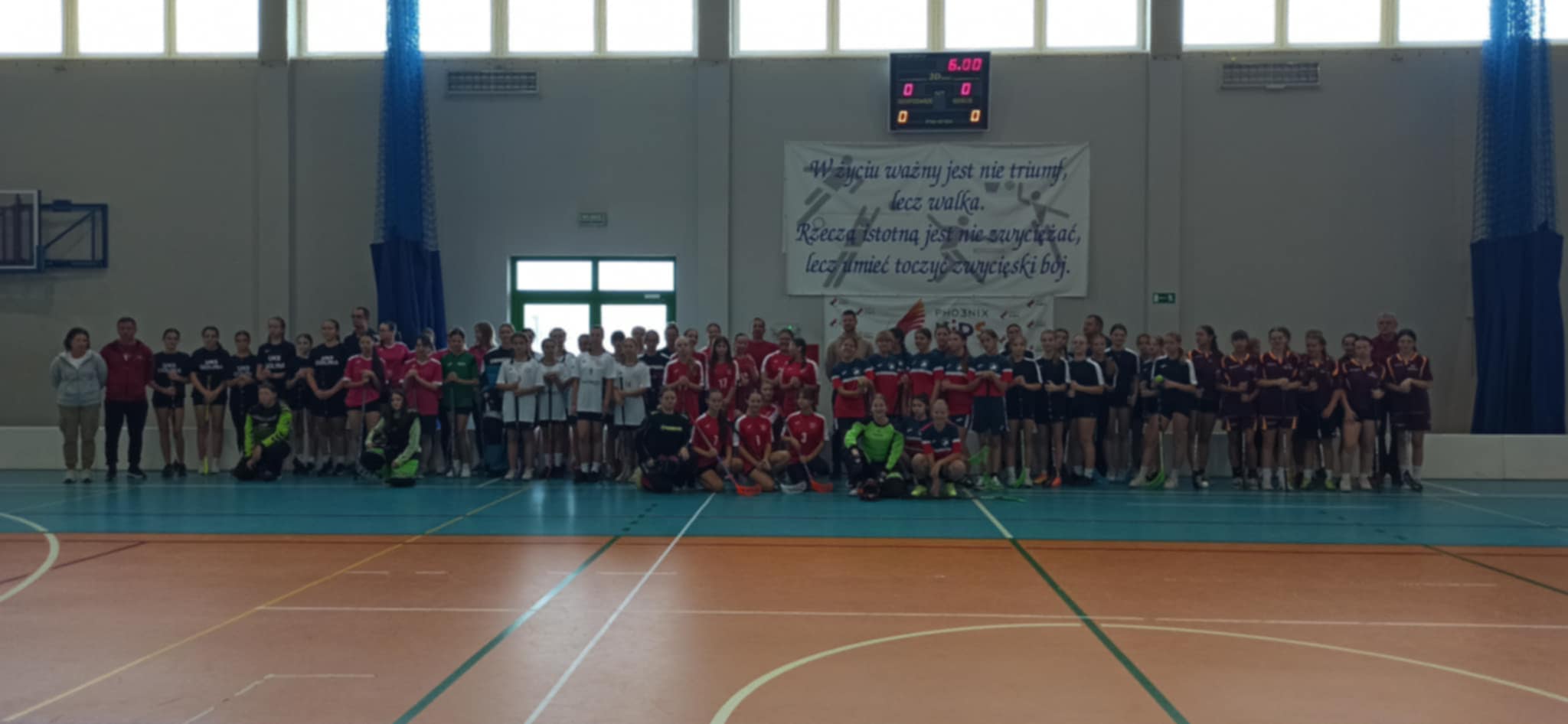 Zawody o Mistrzostwo Powiatu Jaroci�skiego w unihokeja dziewczyny kategoria 7-8
