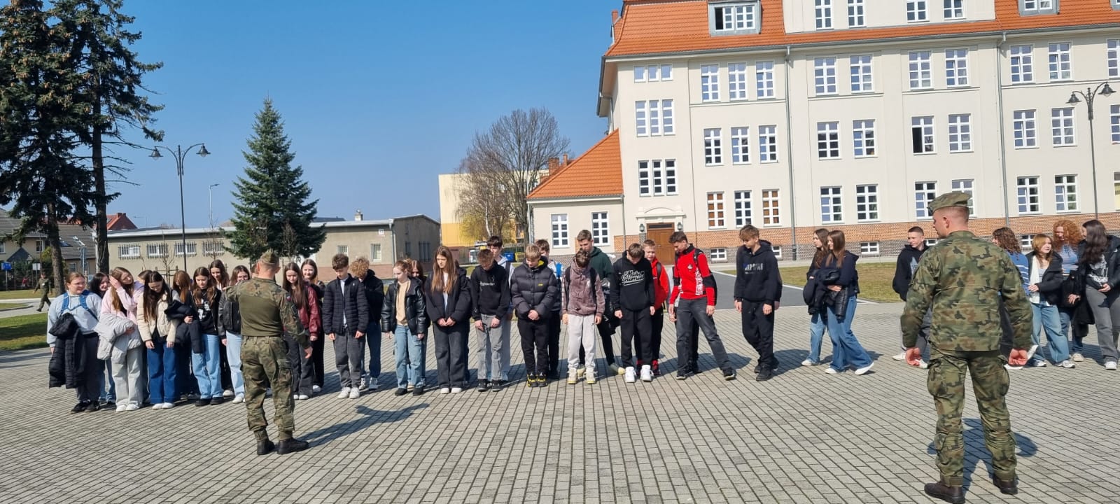 Wizyta w jednostce wojskowej 8a 8b
