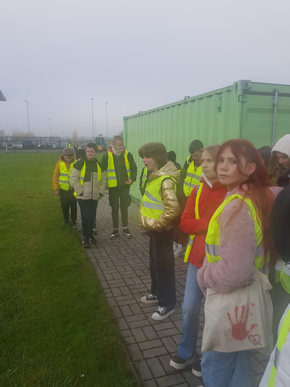 Wizyta uczni�w klas 6b i 8b w Komendzie Powiatowej Policji w Jarocinie i WCR