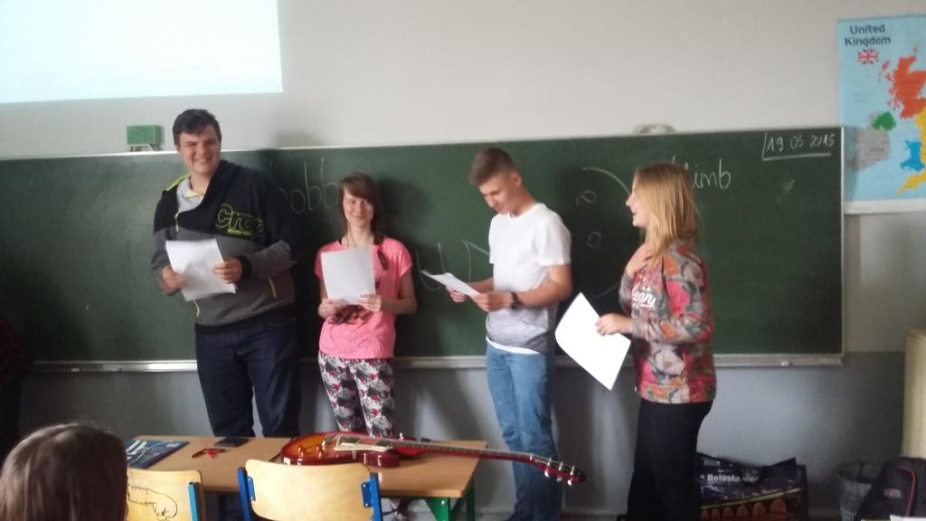 Prezentacje swoich zainteresowa� w j�zyku angielskim uczni�w klasy IIIa gimnazjum