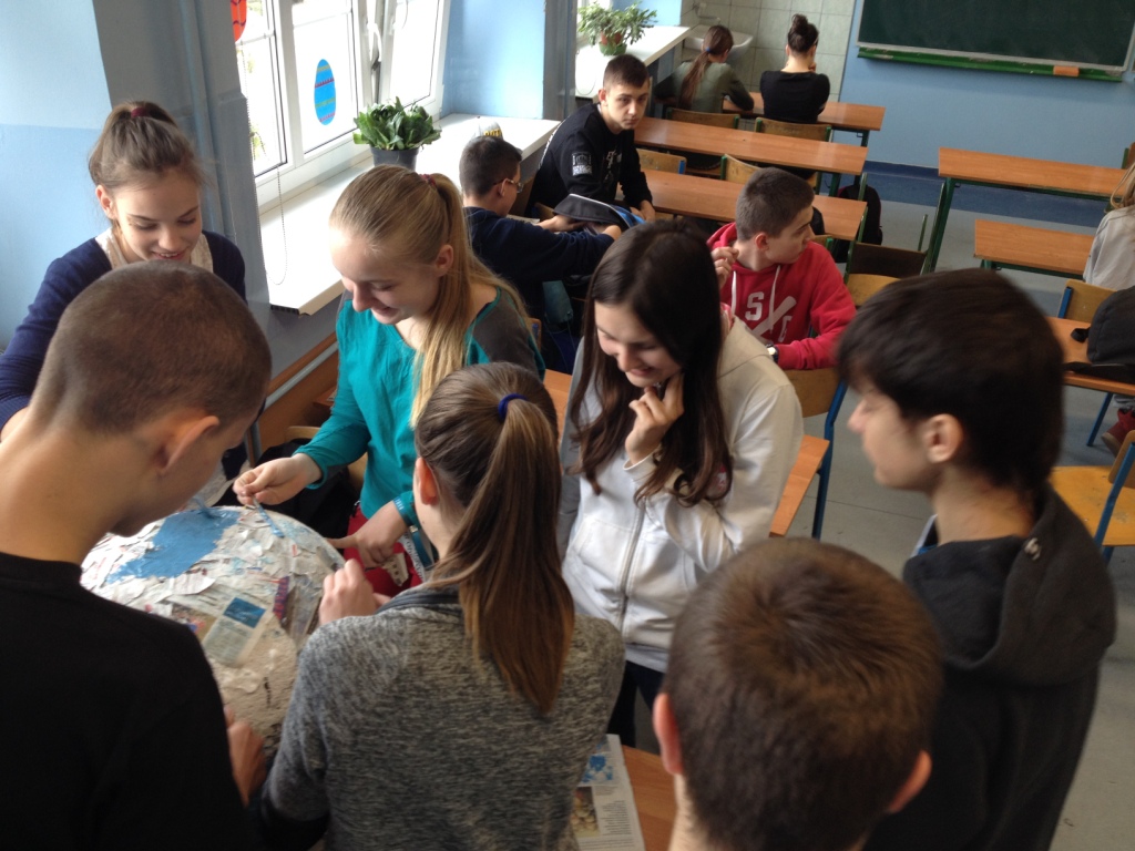 Konkurs plastyczny na najciekawsz� prac� wykonan� wy��cznie z surowc�w wt�rnych