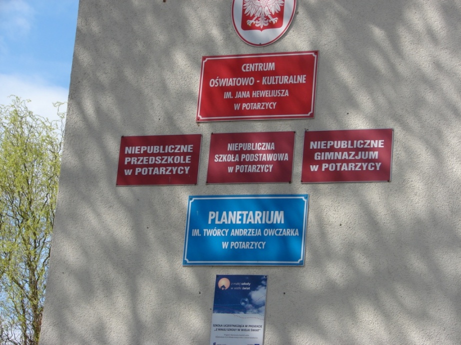 Wycieczka klasy drugiej do Planetarium w Potarzycy