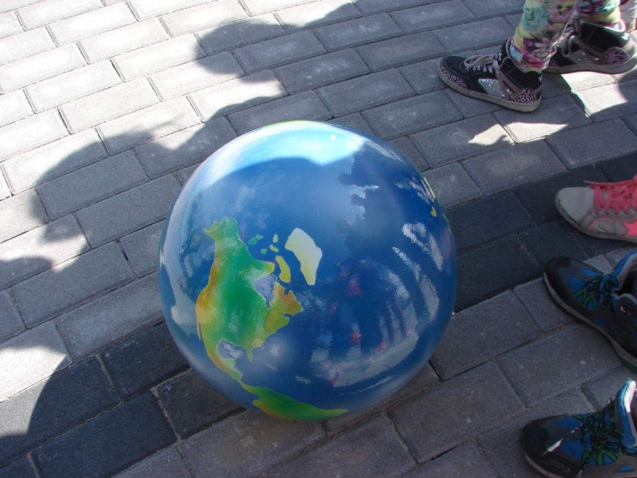Wycieczka klasy drugiej do Planetarium w Potarzycy