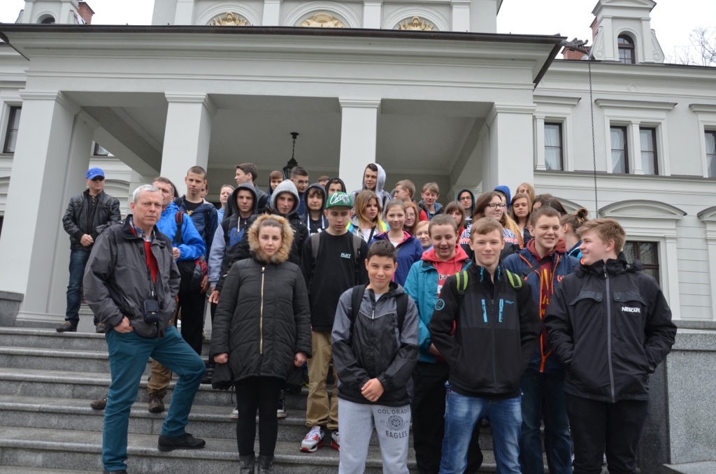 Wycieczka do Tarc uczni�w realizuj�cych projekt edukacyjny