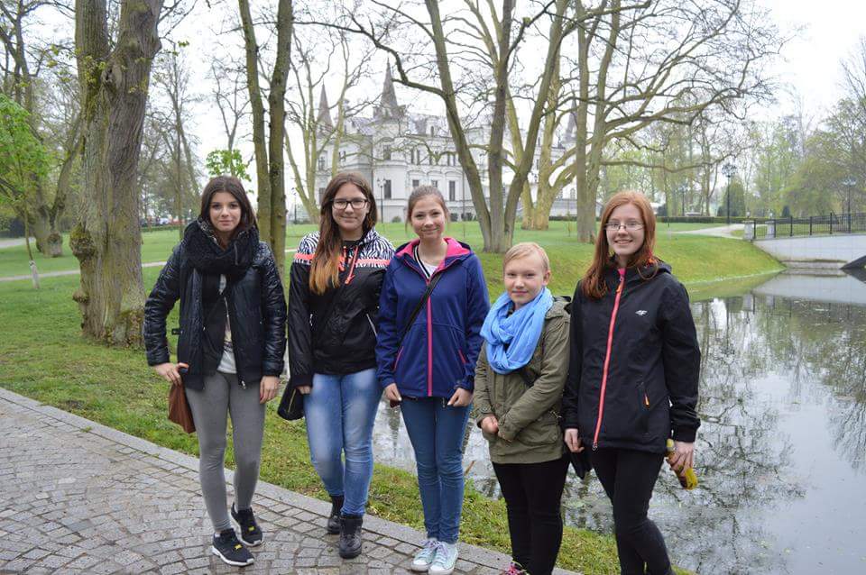Wycieczka do Tarc uczni�w realizuj�cych projekt edukacyjny