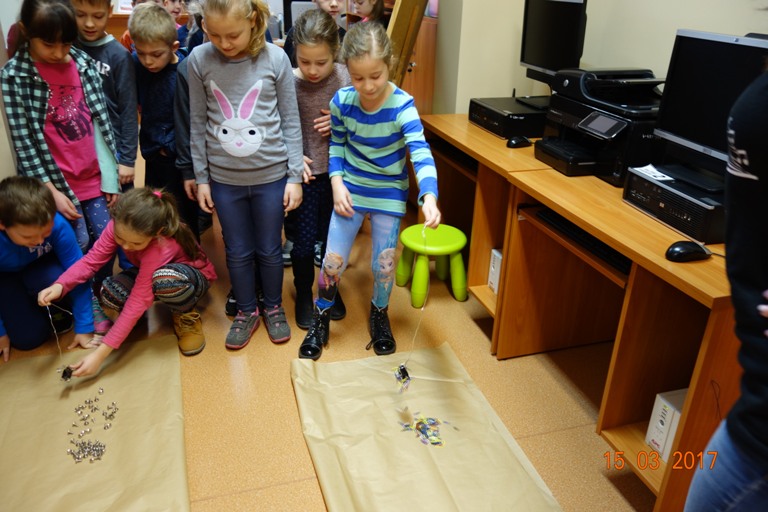 Zaj�cie w bibliotece szkolnej z EkoPaki  dla uczni�w klasy IIa szko�y podstawowej