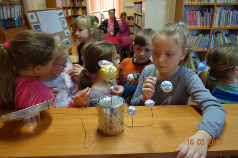 Zaj�cie w bibliotece szkolnej z EkoPaki  dla uczni�w klasy IIa szko�y podstawowej