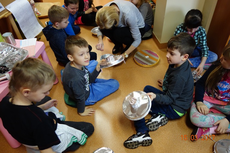 Zaj�cie w bibliotece szkolnej z EkoPaki  dla uczni�w klasy IIa szko�y podstawowej