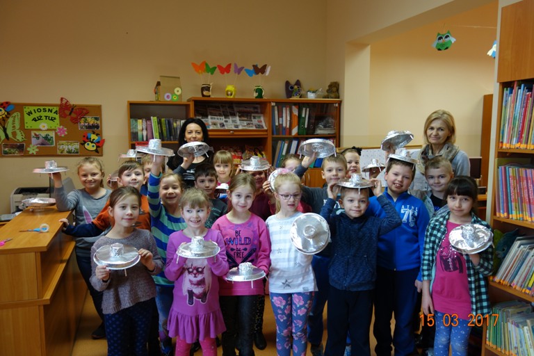 Zaj�cie w bibliotece szkolnej z EkoPaki  dla uczni�w klasy IIa szko�y podstawowej