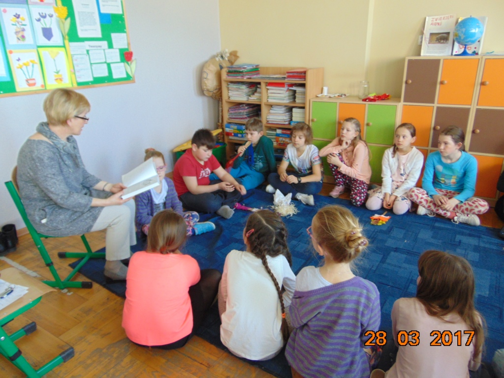 Kolejna akcja Czytanie na dywanie w klasach trzecich
