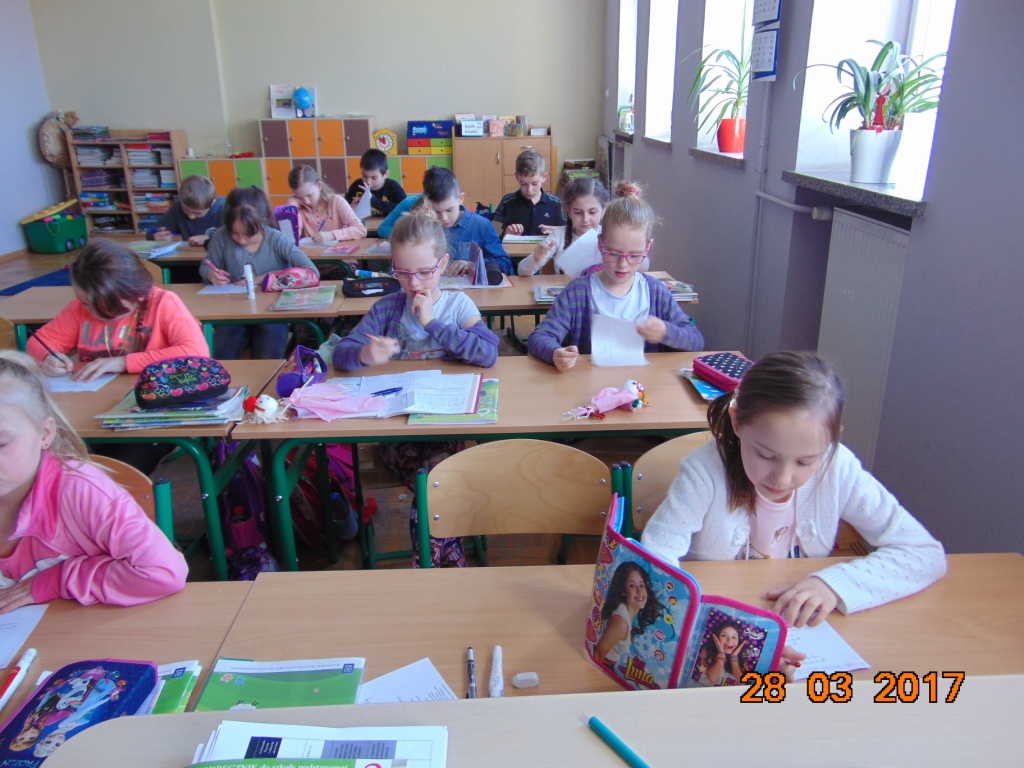 Kolejna akcja Czytanie na dywanie w klasach trzecich