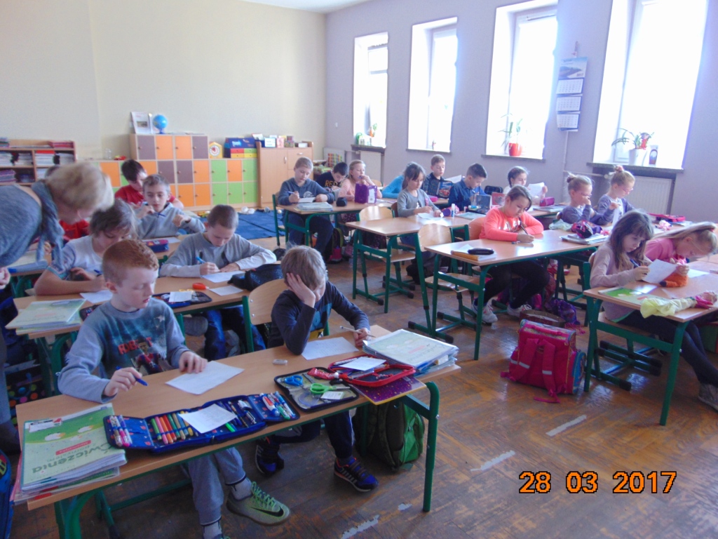 Kolejna akcja Czytanie na dywanie w klasach trzecich