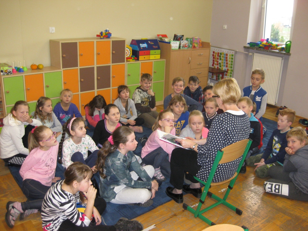 Czytanie na dywanie - klasa 3b